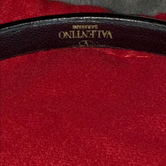 ❤️SOLD❤️Valentino Black and Gold Studded Headband comes with dust bag n cards - Picture 4 of 6